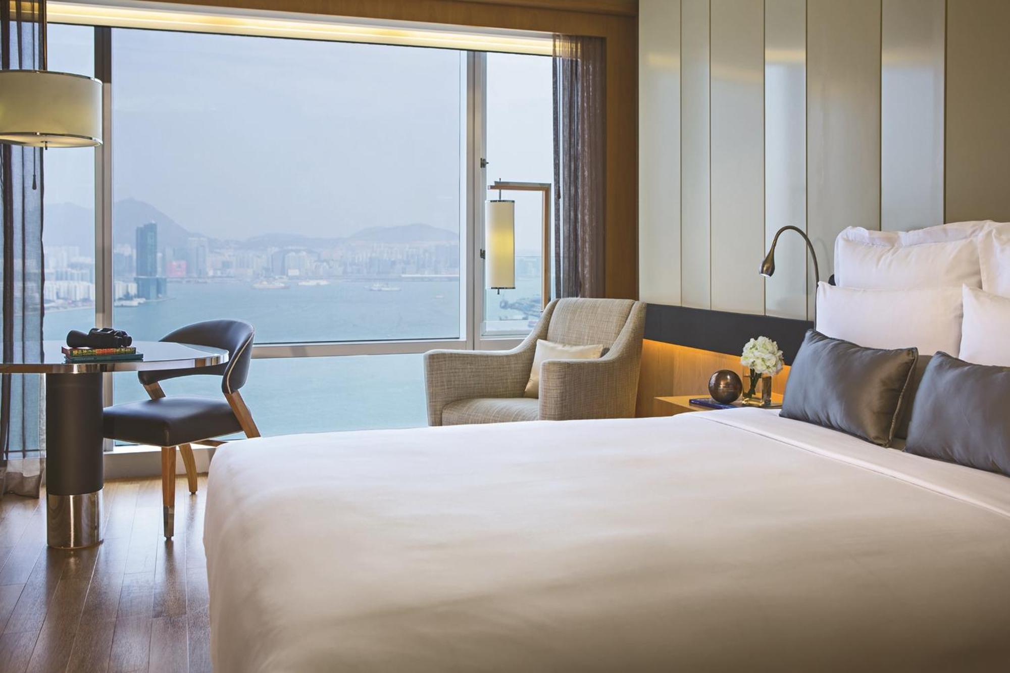 Queen Room Victoria Harbour View,1739391191:JPEG